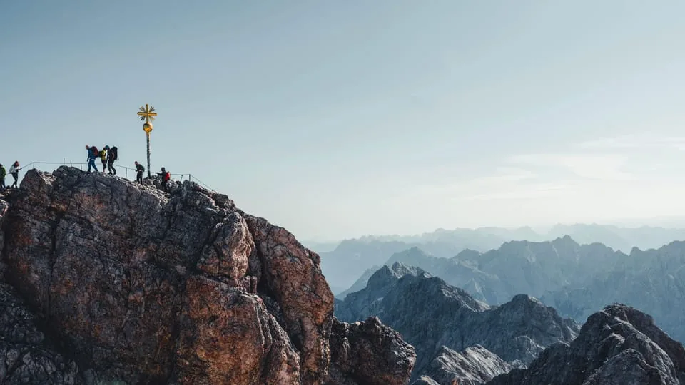 Pick-Up in Munich: 2-Day Hike to Zugspitze via the Knorrhütte